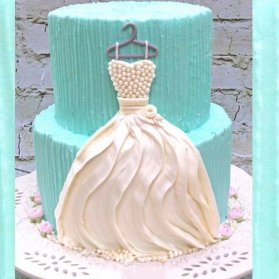 کیک دو طبقه جشن نامزدی یا سالگرد ازدواج با تم لباس عروس