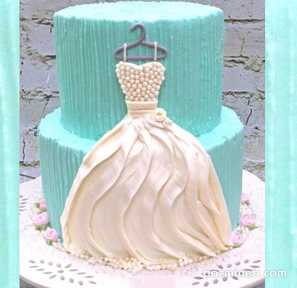کیک دو طبقه جشن نامزدی یا سالگرد ازدواج با تم لباس عروس