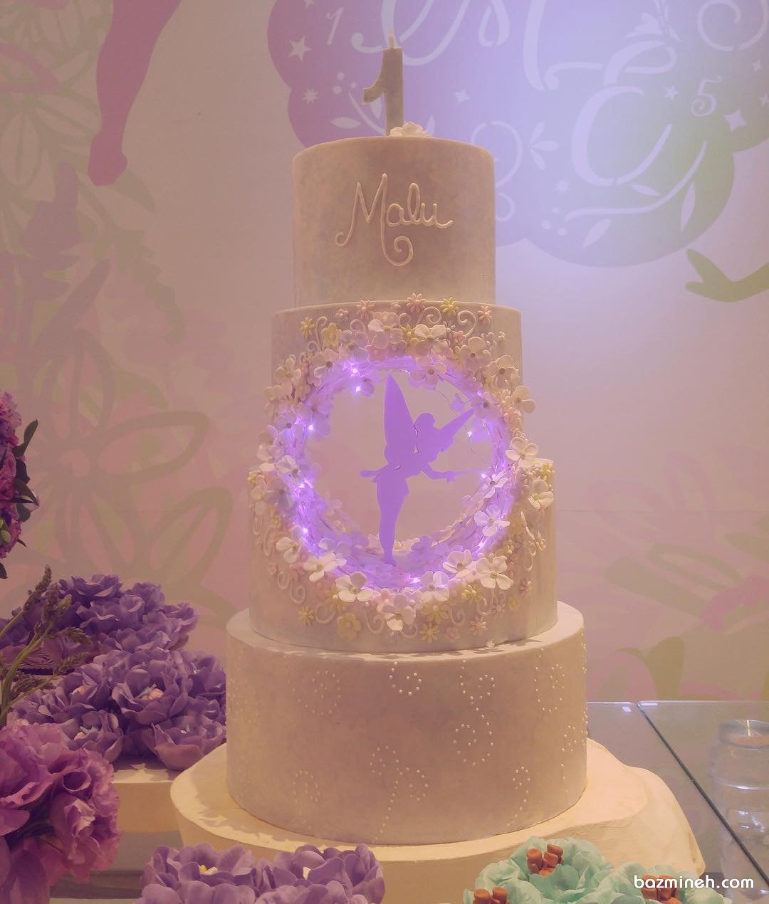کیک سه طبقه جشن تولد دخترونه با تزیین زیبای ریسه ال ای دی و تم تینکربل (Tinker Bell) 