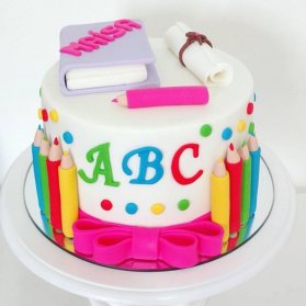کیک فوندانت جشن الفبا کودک با تم رنگارنگ