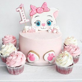 کیک و کاپ کیک‌های جشن تولد یکسالگی دخترونه با تم پیشی سفید صورتی