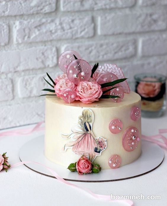مینی کیک رویایی جشن تولد دخترونه با تم صورتی کرم تزیین شده با گلهای رز مینیاتوری
