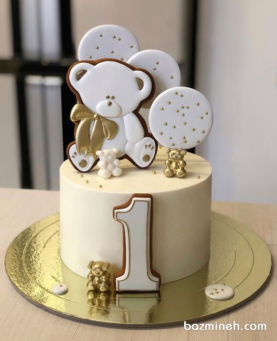 مینی کیک جشن تولد یکسالگی کودک با تم سفید طلایی با تزیین کوکی‌های ریزه میزه 