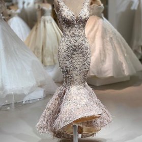 لباس مجلسی شیک زنانه با پارچه بژ رنگ سنگدوزی شده و دامن ماهی مدلی زیبا برای جشن نامزدی