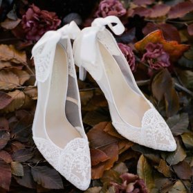 کفش عروس گیپوری زیبا برای عکاسی عروسی 
