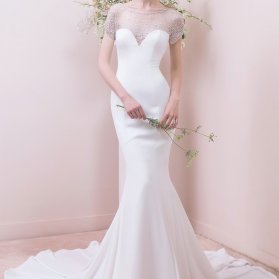 لباس عروس یونیک با دامن مدل ماهی دنباله دار مناسب برای عروس خانم‌های لاغر اندام