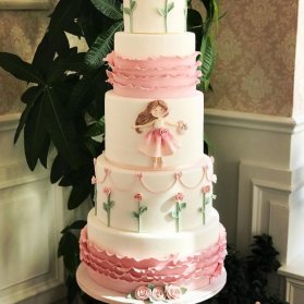 کیک چند طبقه جشن تولد دخترونه با تم سفید صورتی