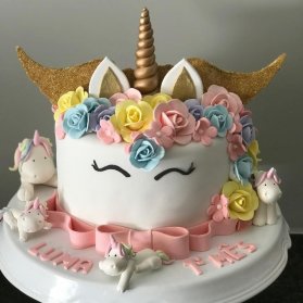 کیک فوندانت جشن تولد دخترونه با تم اسب تک شاخ (Unicorn)