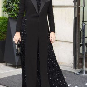 مانتو کتی بلند با پارچه کرپ مشکی مدلی زیبا برای استایل‌های رسمی 