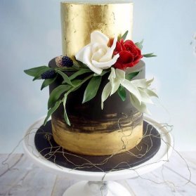 کیک دو طبقه جشن تولد بزرگسال یا سالگرد عروسی با تم مشکی طلایی