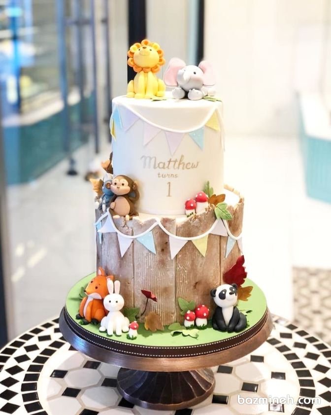 کیک دو طبقه فوندانت جشن تولد کودک با تم باغ وحش
