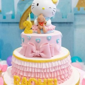 کیک دو طبقه فوندانت جشن تولد دخترونه با تم هلو کیتی (Hello Kitty) 