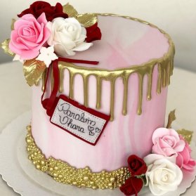 کیک رمانتیک جشن تولد بزرگسال با تم رنگی صورتی طلایی 