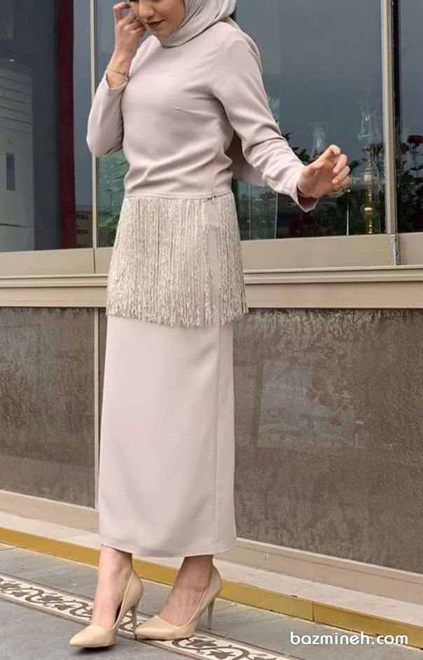 پیراهن ماکسی ساده بژ رنگ مدلی زیبا برای عروس خانم‌ها در مراسم عقد محضری
