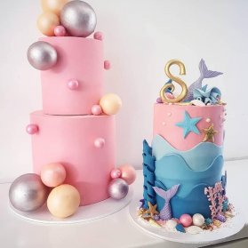 کیک‌های چند طبقه خامه‌ای جشن تولد دخترونه با تزیین فوندانت