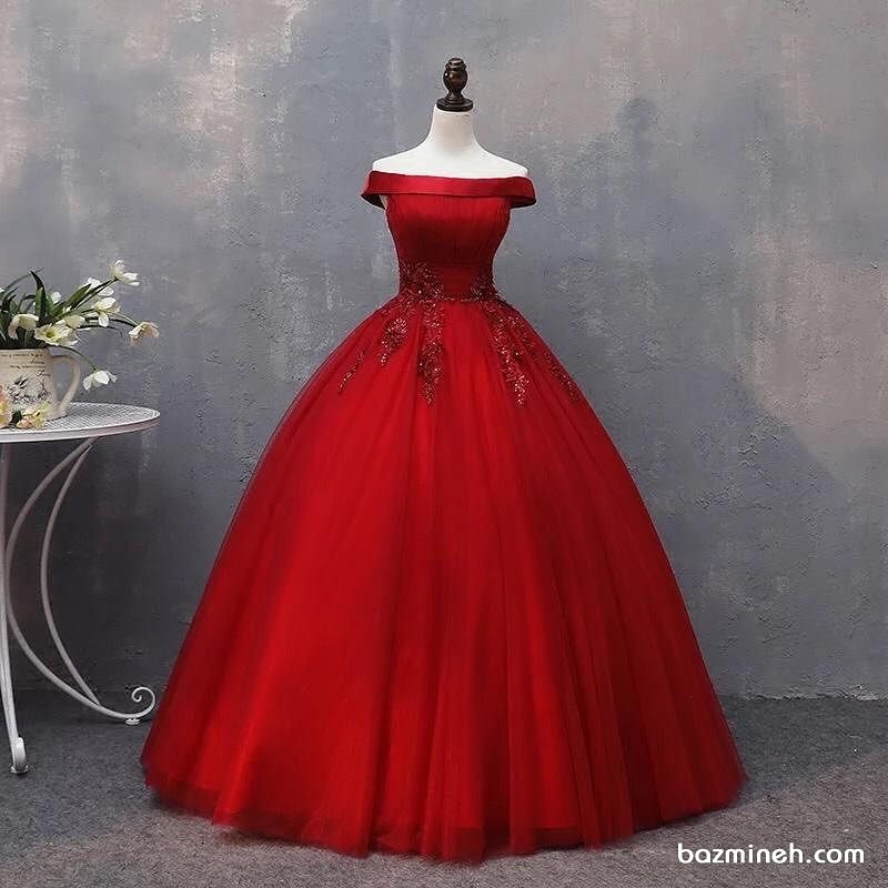 لباس نامزدی یقه قایقی با پارچه قرمز رنگ سنگدوزی شده مدلی زیبا برای عروس خانم‌های خوش اندام