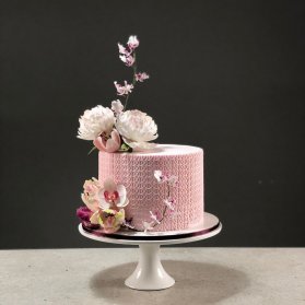 کیک ملیح و رمانتیک جشن تولد بزرگسال با تم بهاری