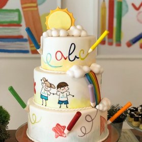 کیک سه طبقه جشن تولد کودک یا جشن الفبا با تم مداد رنگی