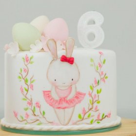 مینی کیک رمانتیک جشن تولد دخترونه با تم خرگوش کوچولو