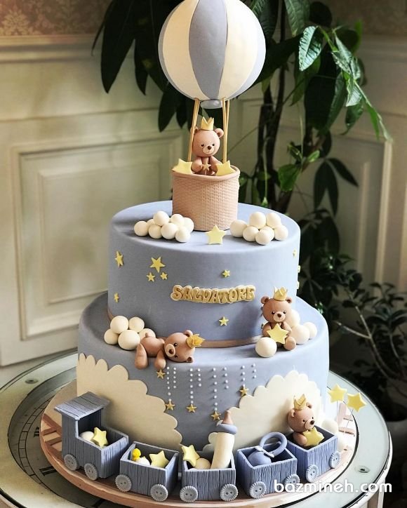 کیک دو طبقه فوندانت جشن بیبی شاور یا نوزادی پسرونه با تم خرس تدی و بالن