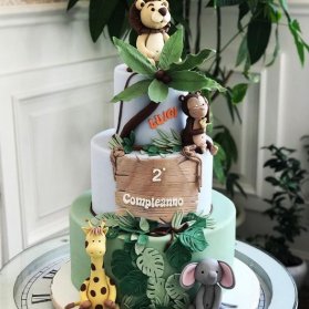 کیک سه طبقه فوندانت جشن تولد کودک با تم جنگل