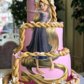 کیک بزرگ فوندانت جشن تولد دخترونه با تم راپونزل (Rapunzel) 