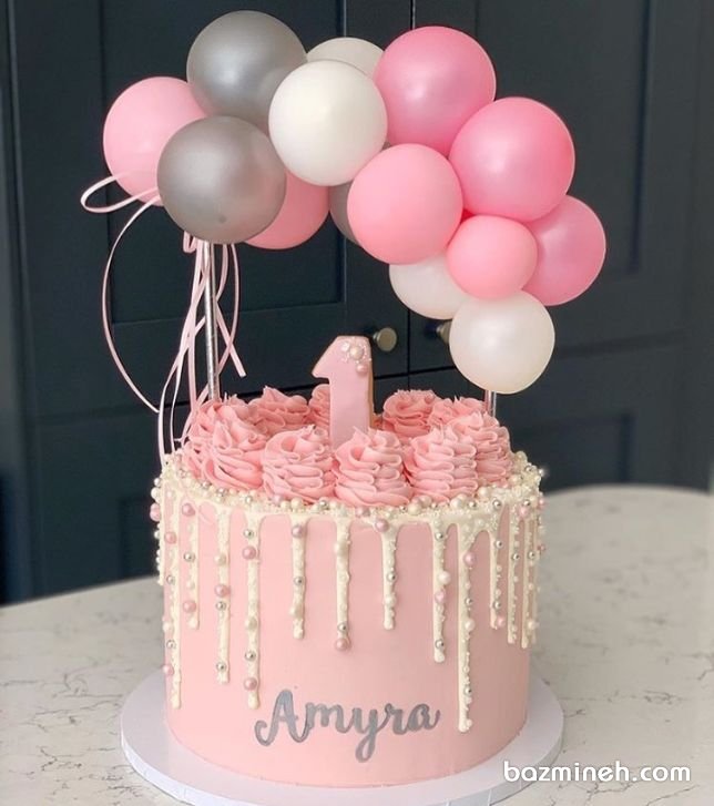 یک کیک کوچک و زیبا به رنگ صورتی مناسب جشن تولد دختر کوچولوها