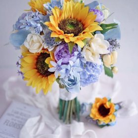 دسته گل ملیح و رویایی عروس با گل آفتابگردون