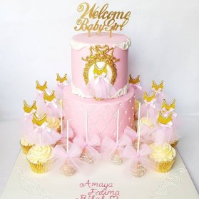 کیک و کاپ‌ کیک‌های جشن نوزاد یا بیبی شاور دخترونه با تم صورتی طلایی