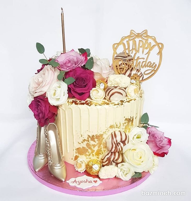 کیک رویایی جشن تولد دخترونه بزرگسال تزیین شده با گلهای طبیعی و تم رنگی صورتی طلایی