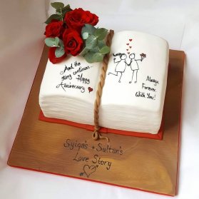 کیک فوندانت عاشقانه جشن سالگرد عروسی با تزیین گلهای سرخ 