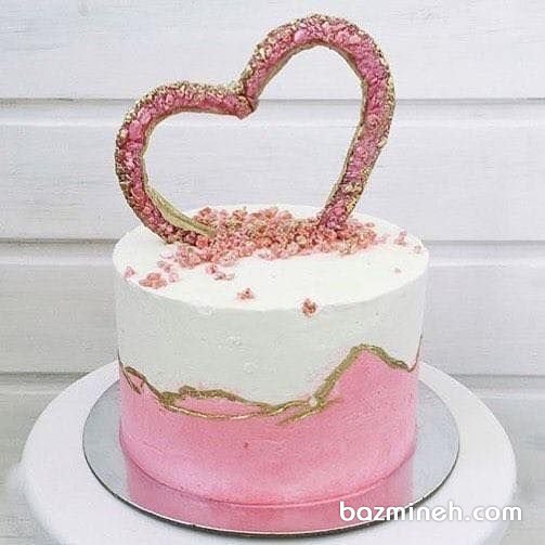 کیک دو نفره رمانتیک جشن سالگرد عروسی با تم سفید صورتی.