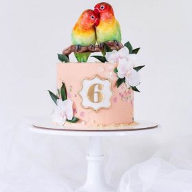 کیک رمانتیک جشن سالگرد ازدواج با تم پرنده‌های عاشق