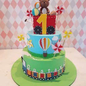 کیک سه طبقه فوندانت جشن تولد کودک با تم خرس تدی