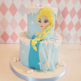 مدل کیک دو طبقه جشن تولد دخترونه با تم پرنسس فروزن (ملکه یخی)