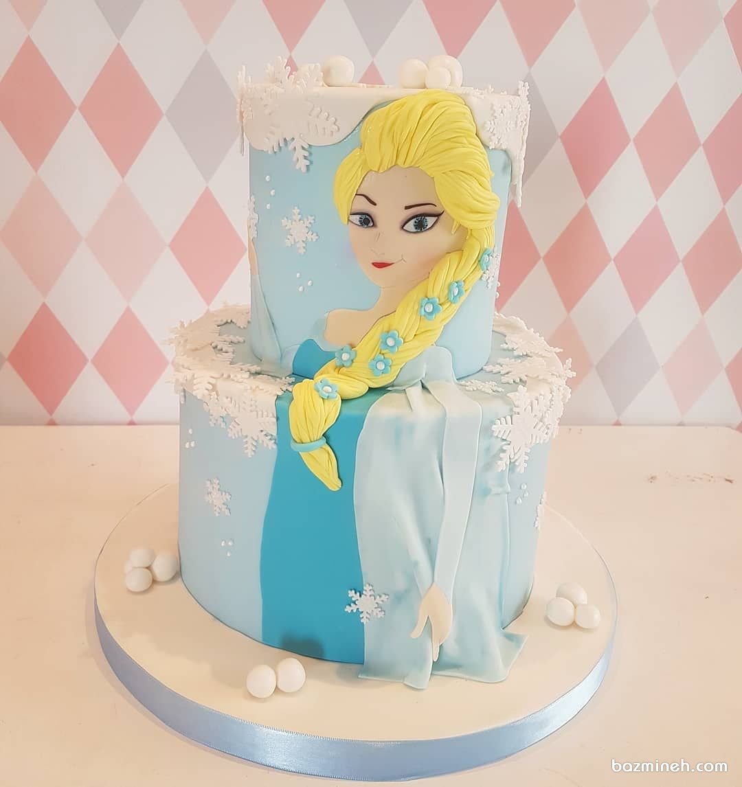 مدل کیک دو طبقه جشن تولد دخترونه با تم پرنسس فروزن (ملکه یخی)