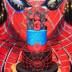 کیک چند طبقه جشن تولد پسرونه با تم اسپایدر من (Spider Man)
