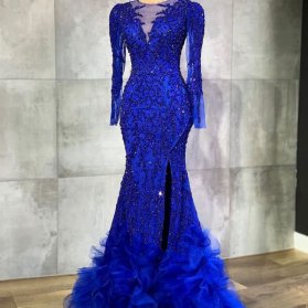 لباس شب ماکسی پوشیده آستین دار با پارچه توری سنگدوزی شده آبی کاربنی مدلی زیبا برای مراسم مختلط