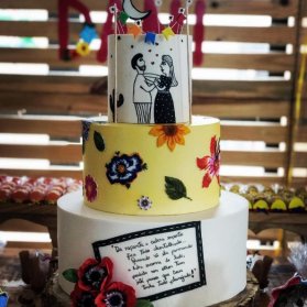 کیک چند طبقه فانتزی جشن سالگرد ازدواج
کیک های فانتزی در جشن های مناسبتی مانند جشن تولدها و جشن سالگرد ازدواج و جشن های بی بی شاور بسیار پرطرفدار است. تلفیق رنگ های در این مدل کیک سالگرد ازدواج، احساس خوب و شادی اوری به ان داده است.