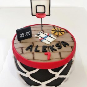 کیک فوندانت جشن تولد مخصوص بسکتبالیست‌ها
اگر فرزند شما موفقیتی ورزشی را کسب نموده یا قصد دارید تم تولد او را به صورت ورزشی انتخاب کنید، این دیزاین کیک را مد نظر داشته باشید که به زیبایی با فوندانت دکوراسیون شده است.