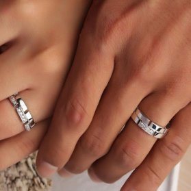 خرید حلقه نامزدی از بهترین و خاطره انگیزترین خریدهای زندگی هر شخصی است. برای خرید حلقه عروسی تست انتخاب مدل حلقه را در سایت بزمینه انجام دهید. 
